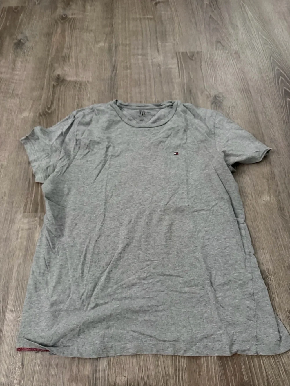 Gray Tommy Hilfiger T Shirt - Picture 1 of 2